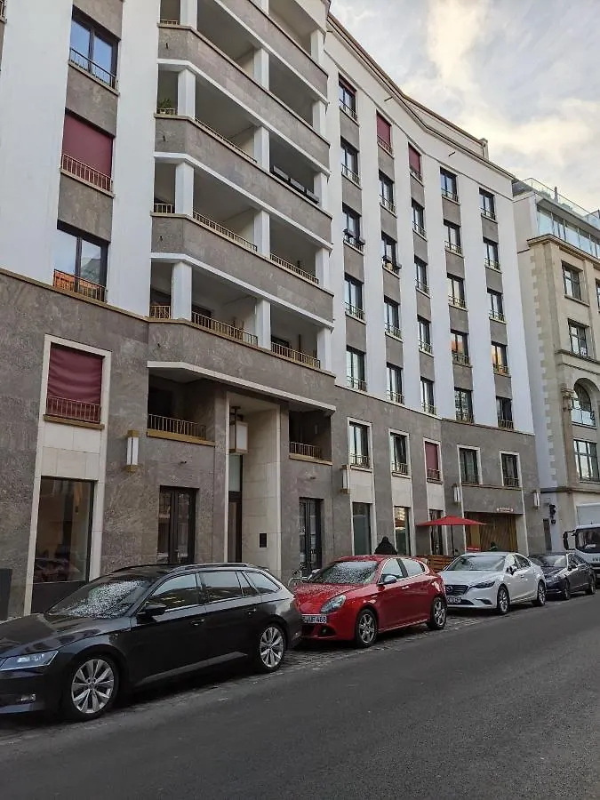 Either Private 2B2B Or Shared 1B1B, Luxury, Bright, Spacious Berlin Apartment