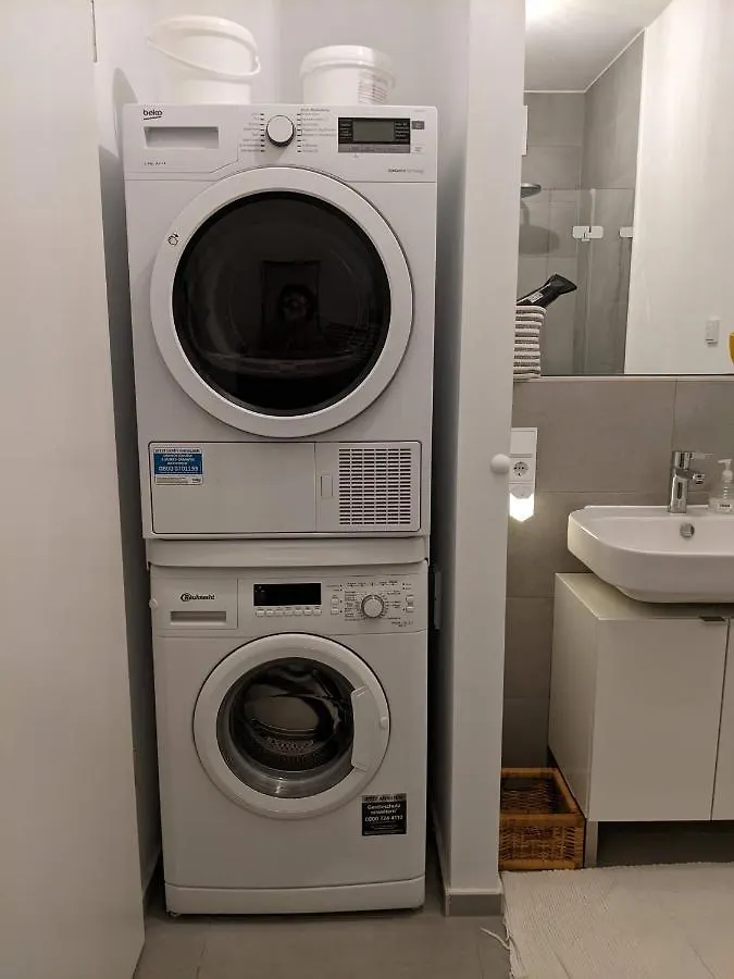 Either Private 2B2B Or Shared 1B1B, Luxury, Bright, Spacious Berlin Apartment