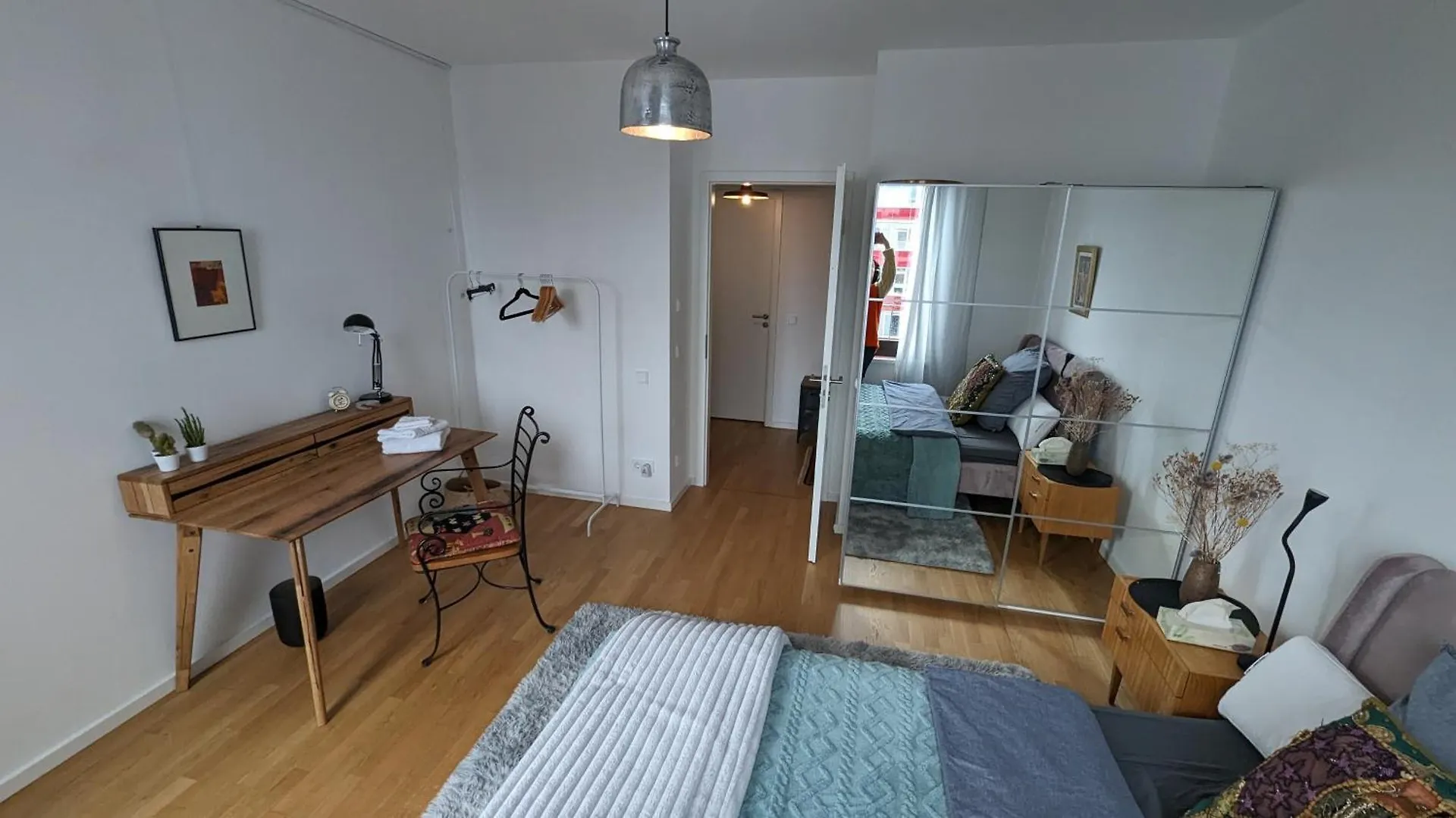 Either Private 2B2B Or Shared 1B1B, Luxury, Bright, Spacious Berlin