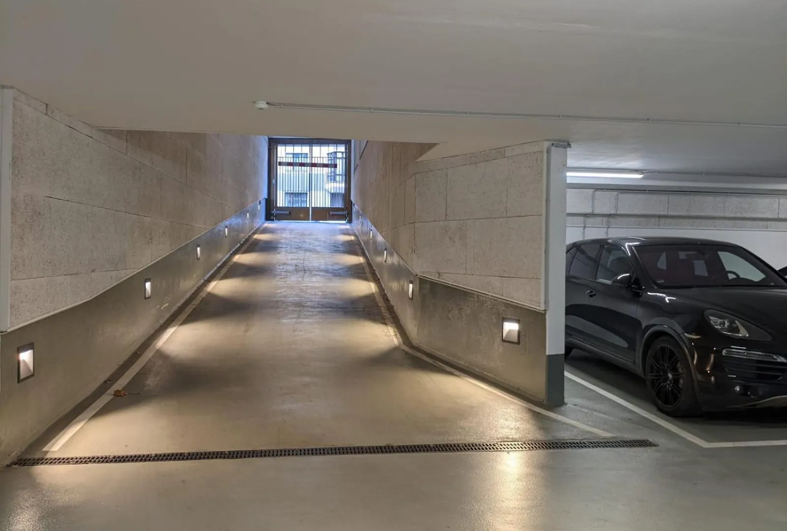 Either Private 2B2B Or Shared 1B1B, Luxury, Bright, Spacious Berlin Appartement